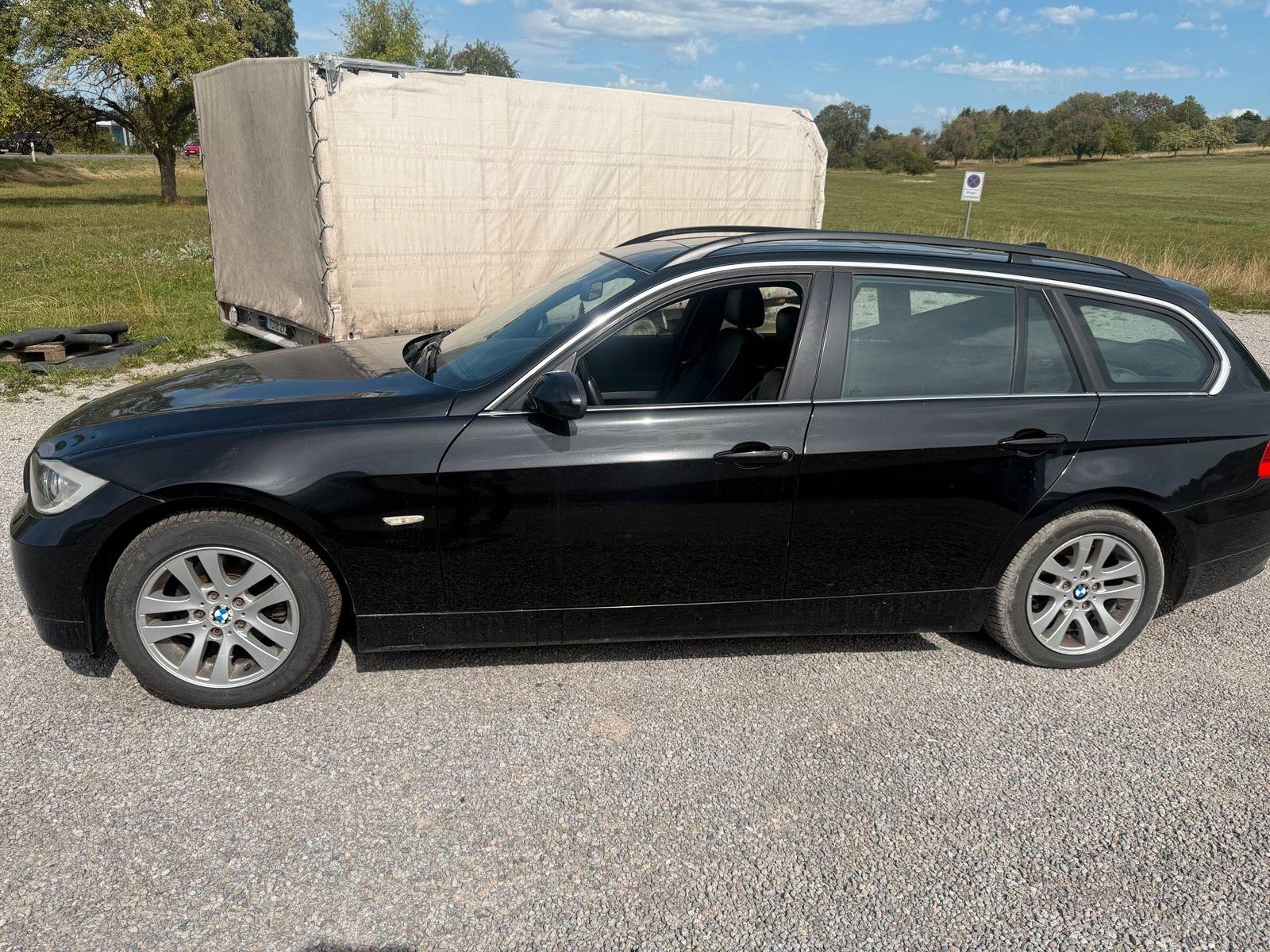 BMW 320 2006 — rear view