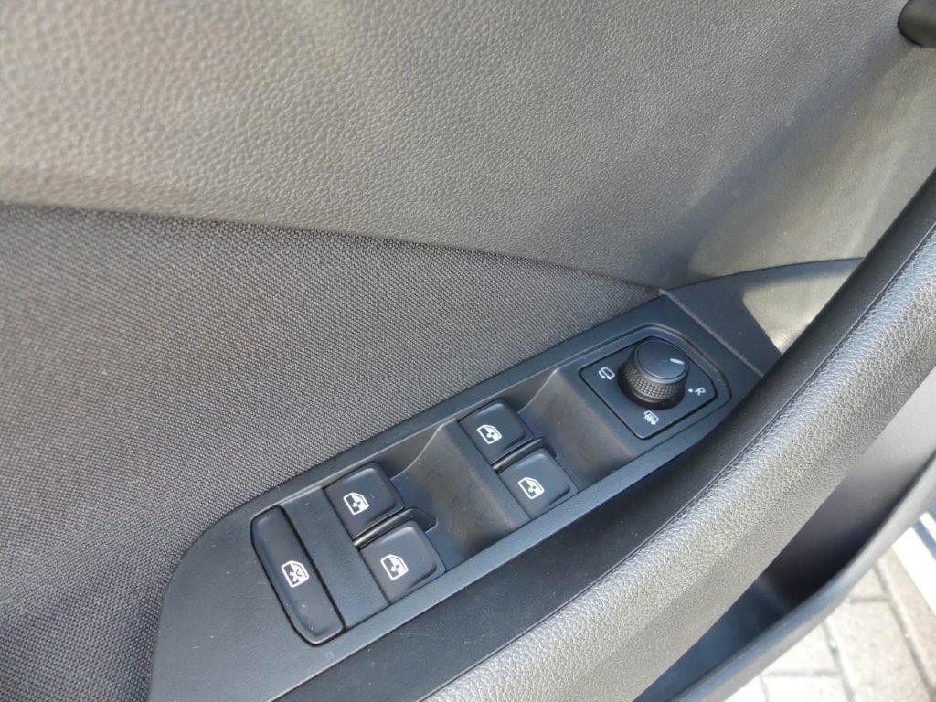 Fahrzeugabbildung SKODA Kamiq 1.0l TSI DSG TOUR *LED*NAVI*FSH*PDC*