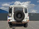 Land Rover Defender 110 Td4 Station Wagon E - weiße Land Rover Defender