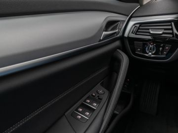 Fahrzeugabbildung BMW 530e xD Tour Pano ACC Kamera360° Sportsizt