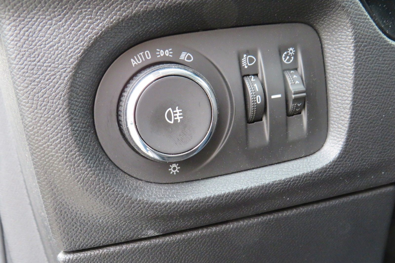 Fahrzeugabbildung Opel Corsa F Edition AUTOMATIK NAVI SITZH. PDC 1.HD