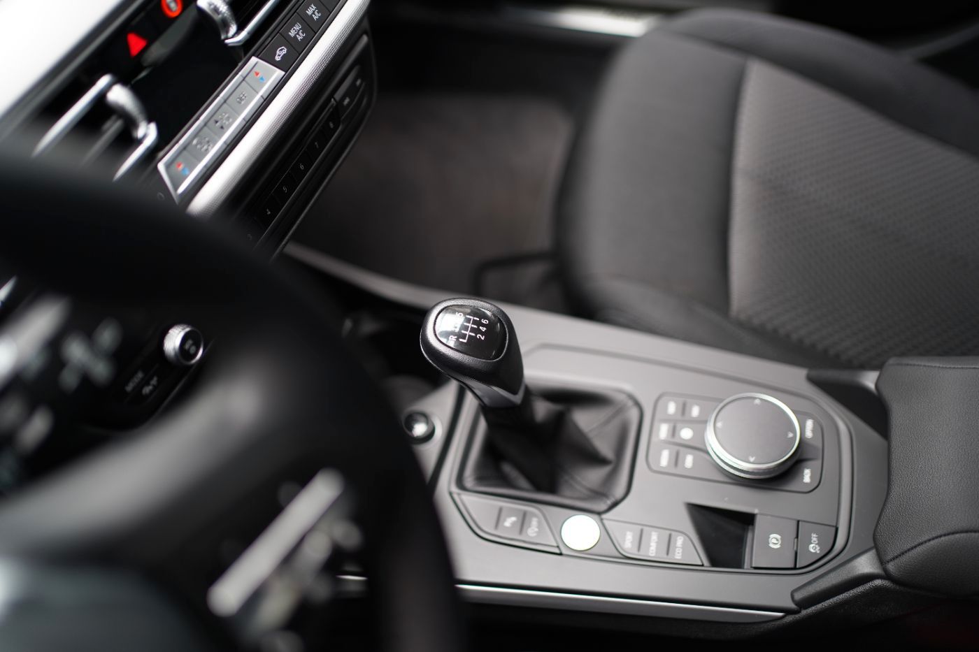 Fahrzeugabbildung BMW 118i Advantage +LED+PDC+LMR+Sport-Lederlenkrad+