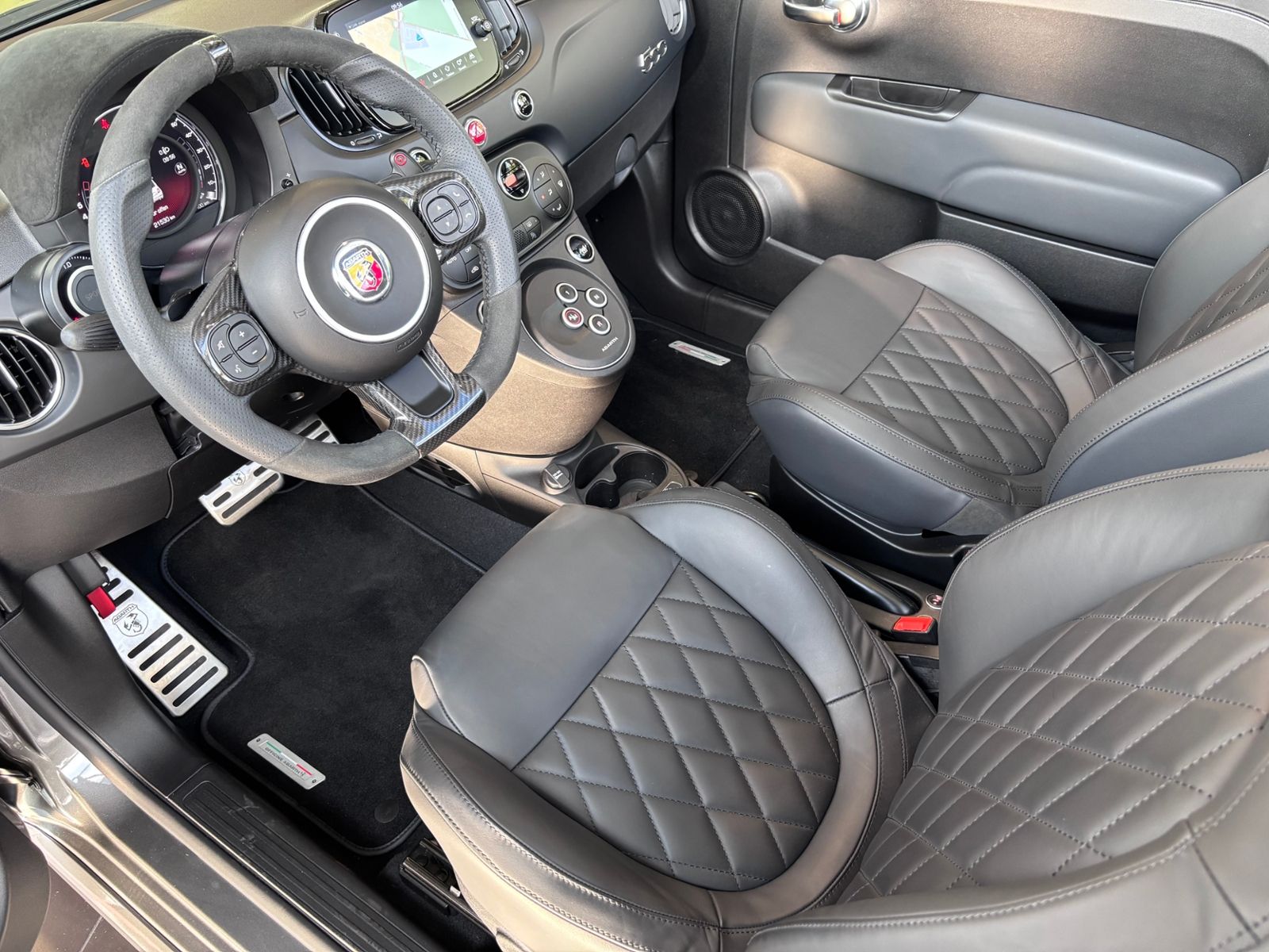 Fahrzeugabbildung Abarth 695C Automatik KLIMA NAV BEATS LEDER SHZ
