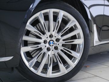 BMW 750 - 5