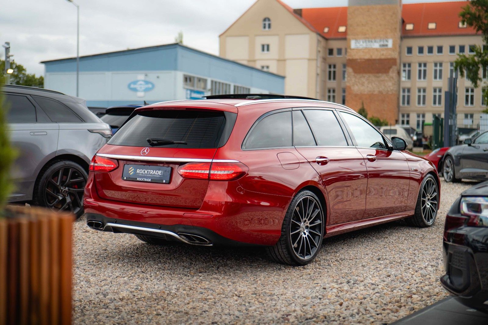 Fahrzeugabbildung Mercedes-Benz E 43 AMG 4Matic Night-Paket *Airmatic*ACC*Pano*
