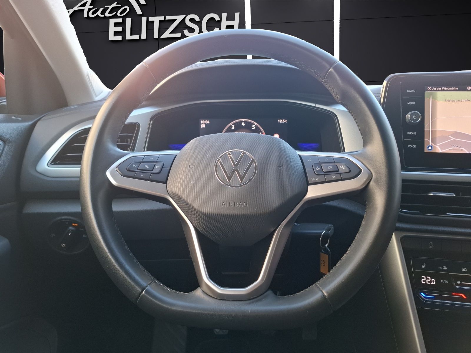 Fahrzeugabbildung Volkswagen T-Roc TSI Life LED Navi AID Park-Assoist SH