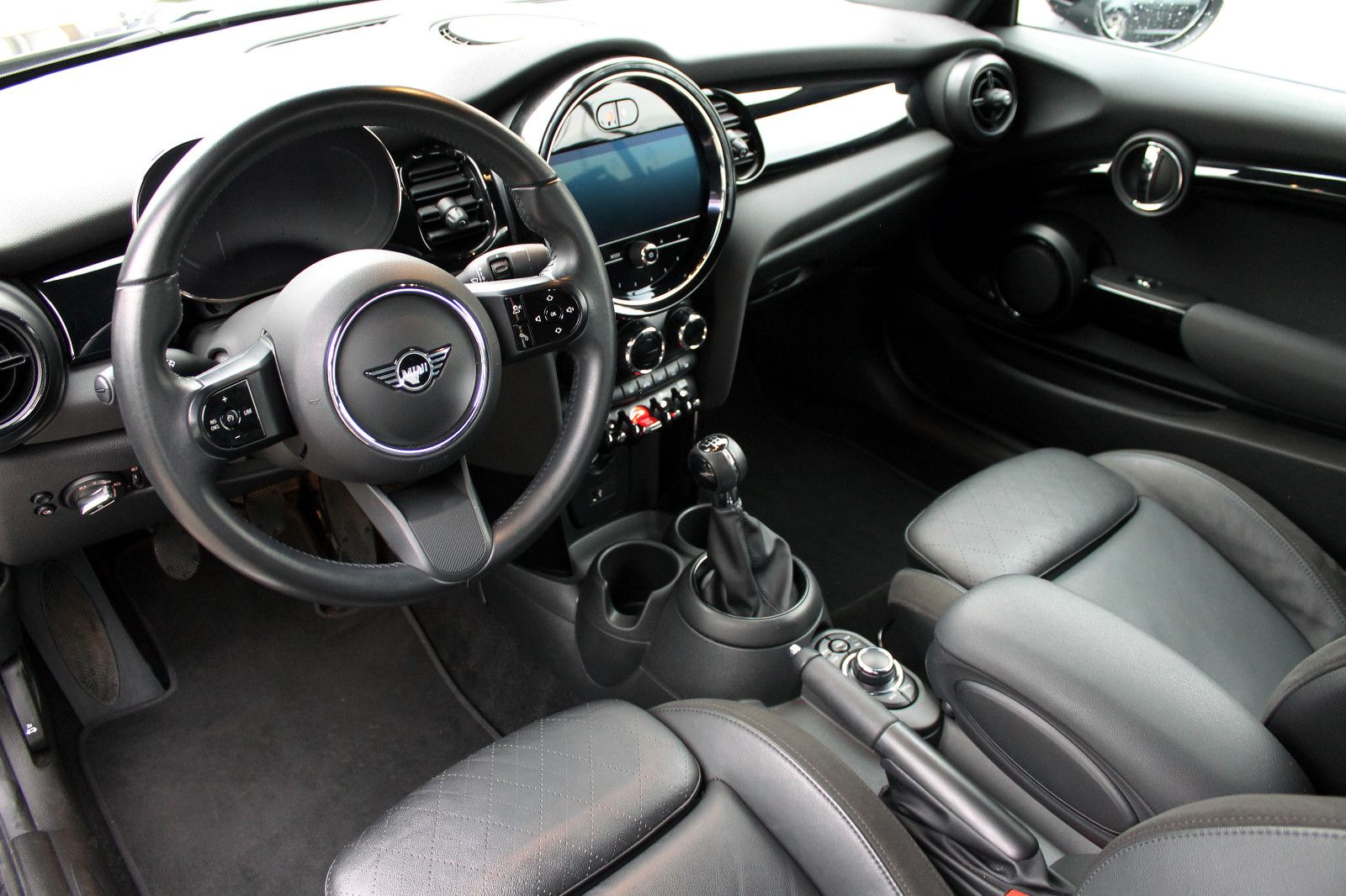 Fahrzeugabbildung MINI Cooper Cabrio Classic-Trim LED KAM PDC SHZ NAV