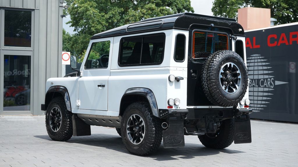 LAND ROVER Defender