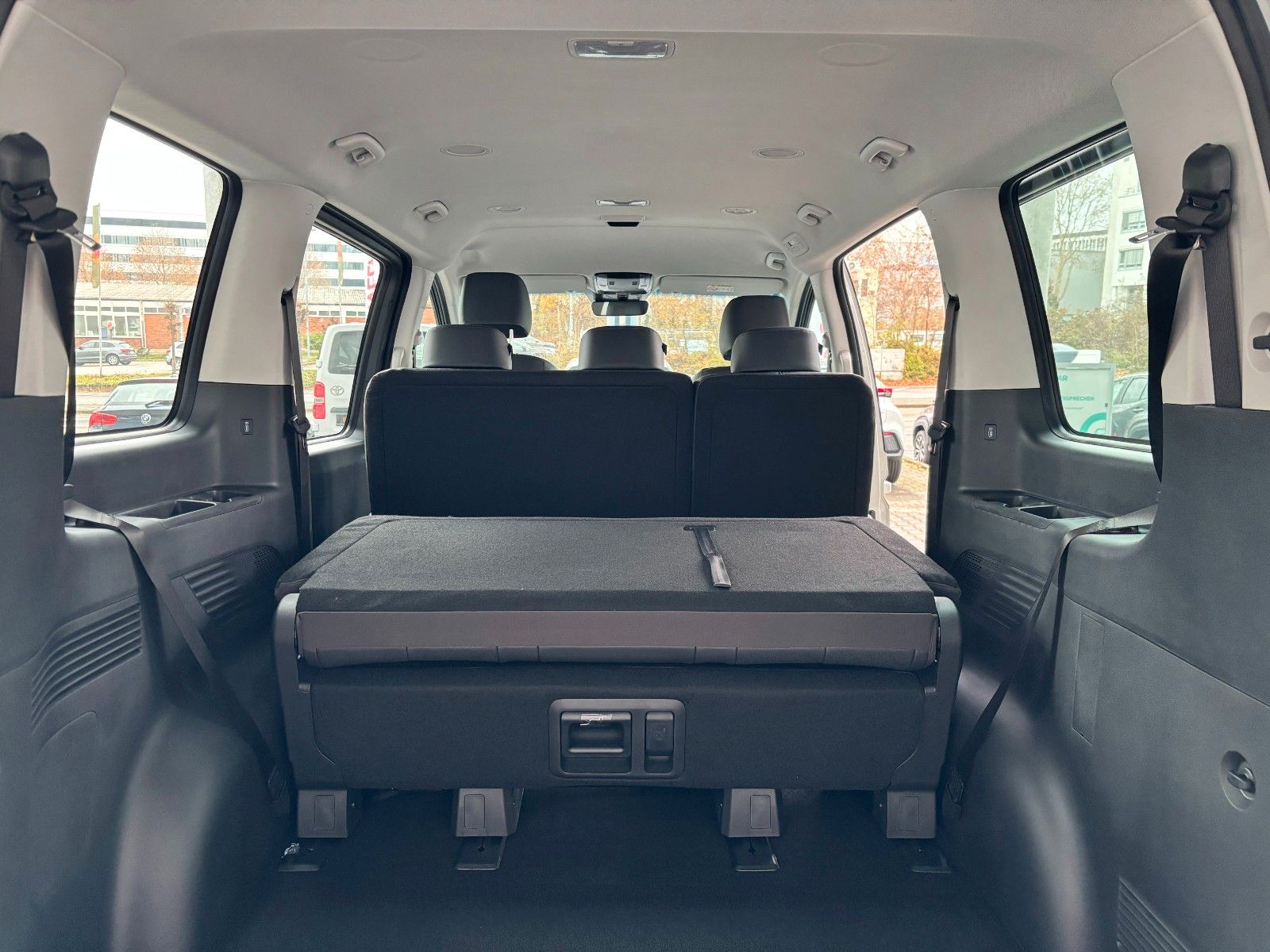 Fahrzeugabbildung Hyundai Staria HEV Trend 225PS Park-/Shuttle-Parket !