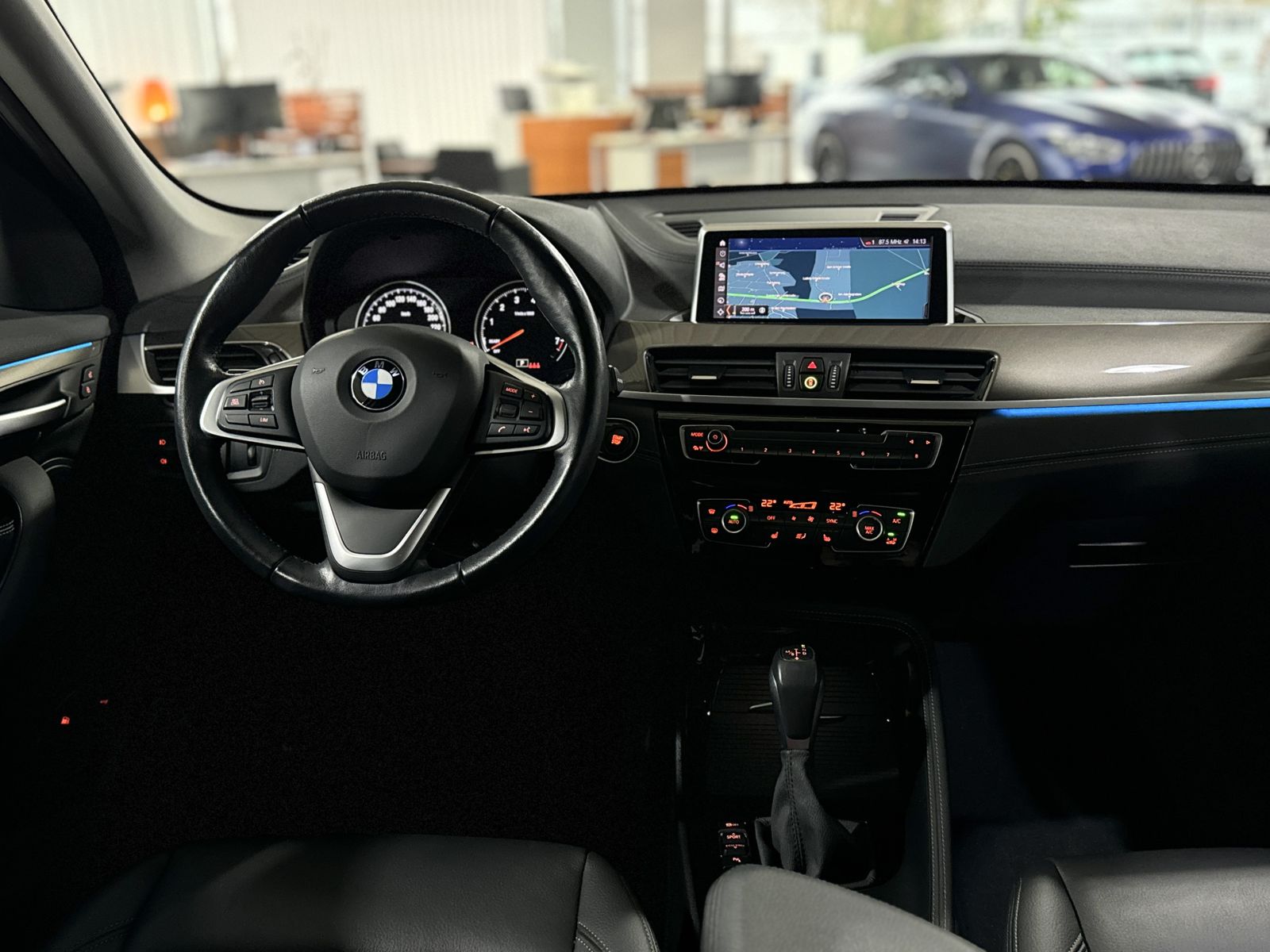 Fahrzeugabbildung BMW X1 xD25e xLine Kamera DAB Navi Lordos LED Alarm