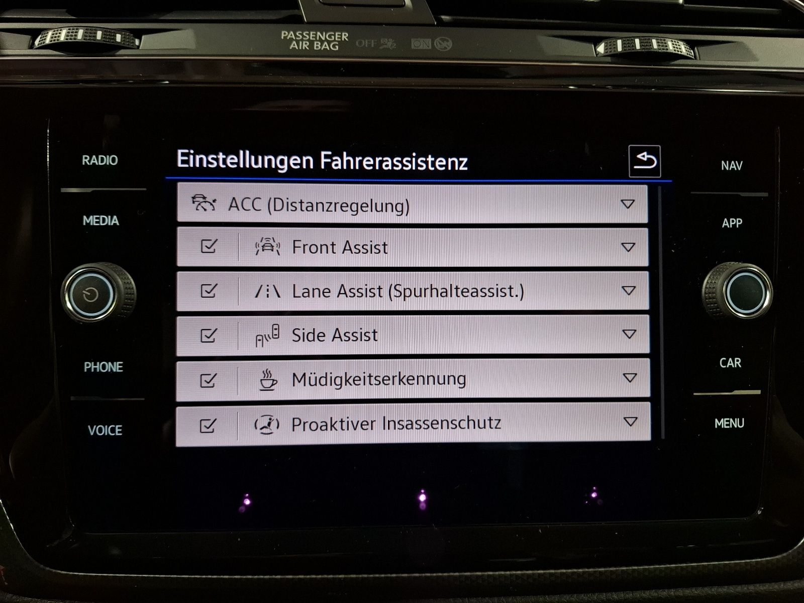Fahrzeugabbildung Volkswagen Touran TDI Active DSG 7-Si. LED Navi AID ACC SH