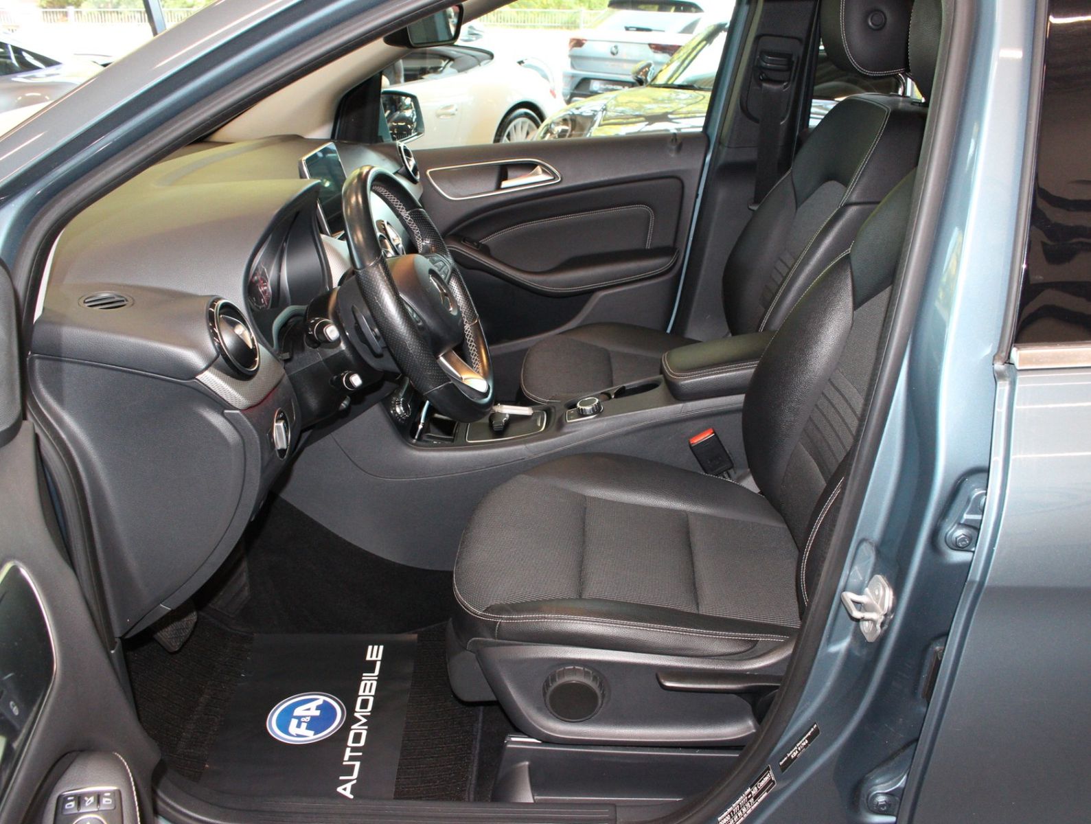 Fahrzeugabbildung Mercedes-Benz B 220 CDI Urban COMAND+LED+AHK+Totwinkel+PDC