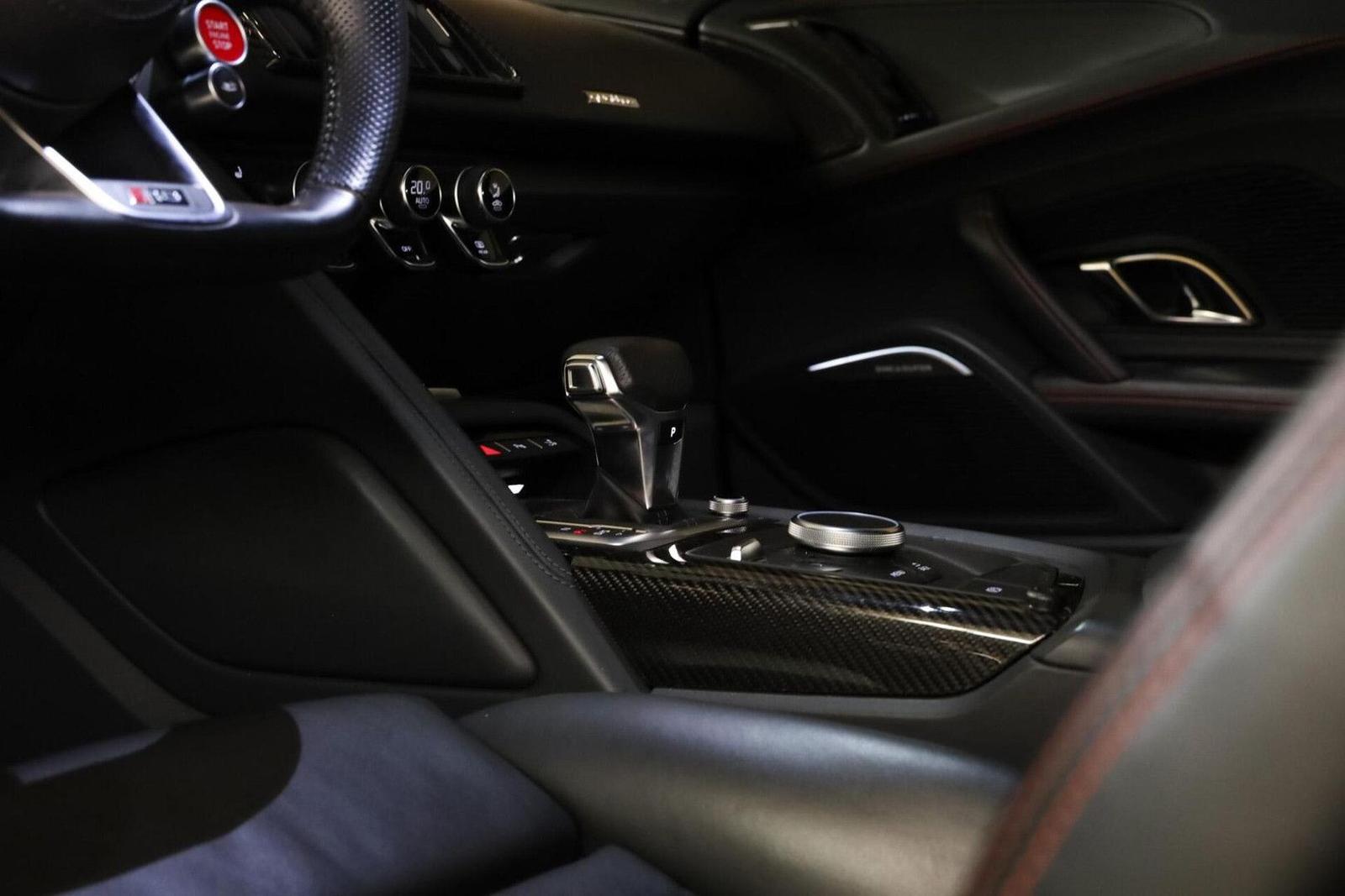 AUDI R8 5.2 V10 FSI QUATTRO