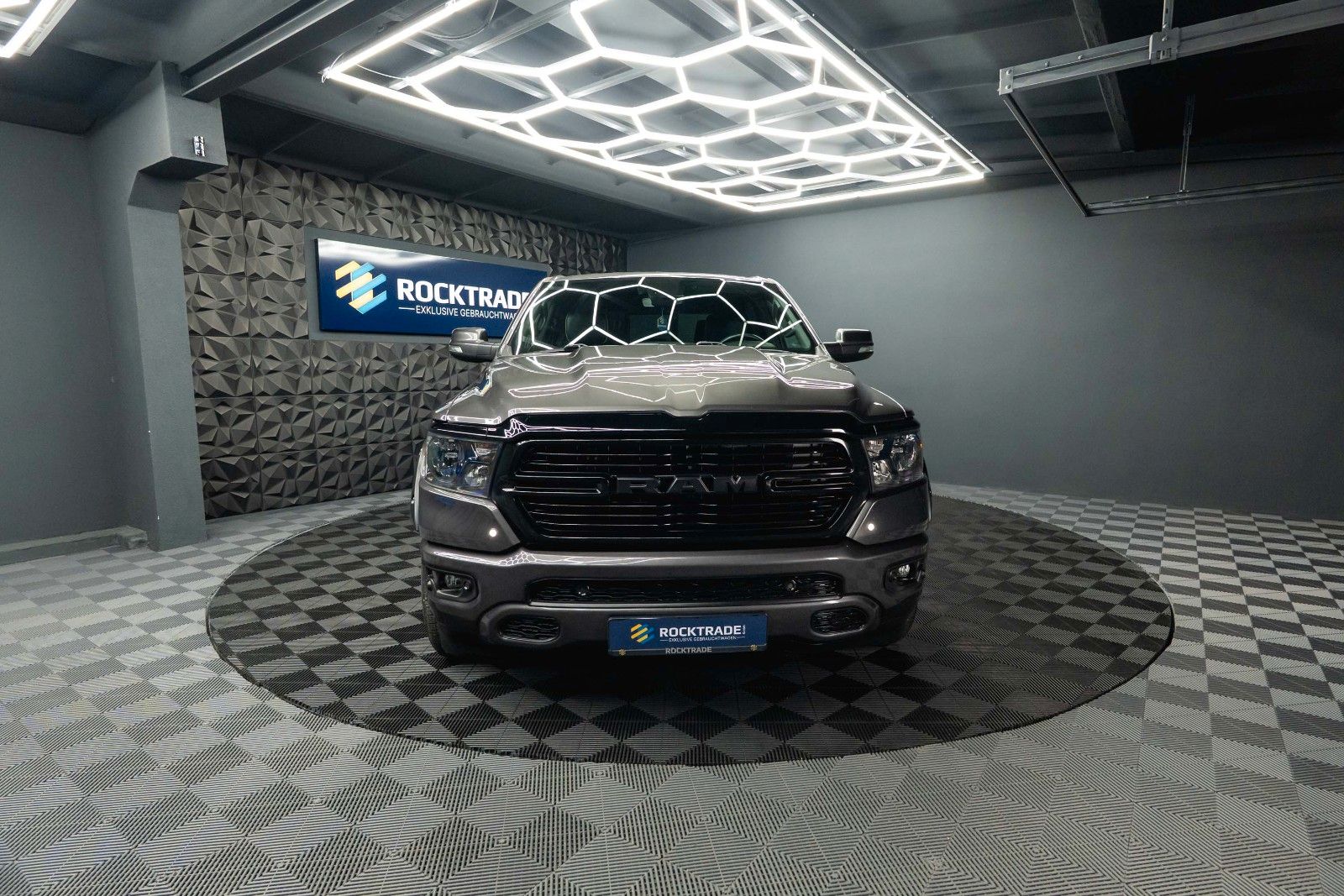 Fahrzeugabbildung Dodge RAM 5.7 V8 HEMI 4x4 LPG BRC Offroad Night-Paket