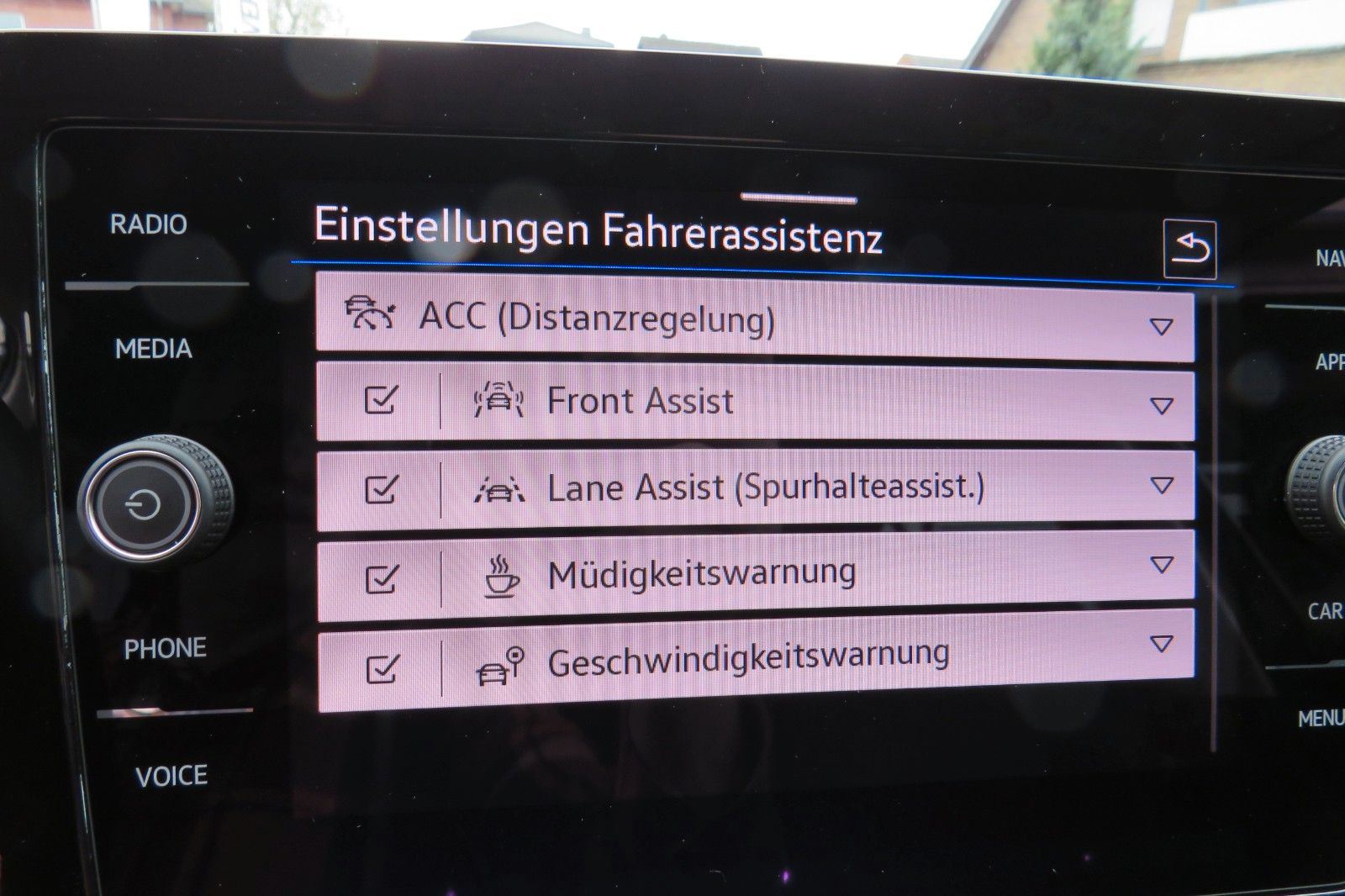 Fahrzeugabbildung Volkswagen T-Cross 1.0 TSI Life ACC ASSISTENTPA. SITZH. 1HD
