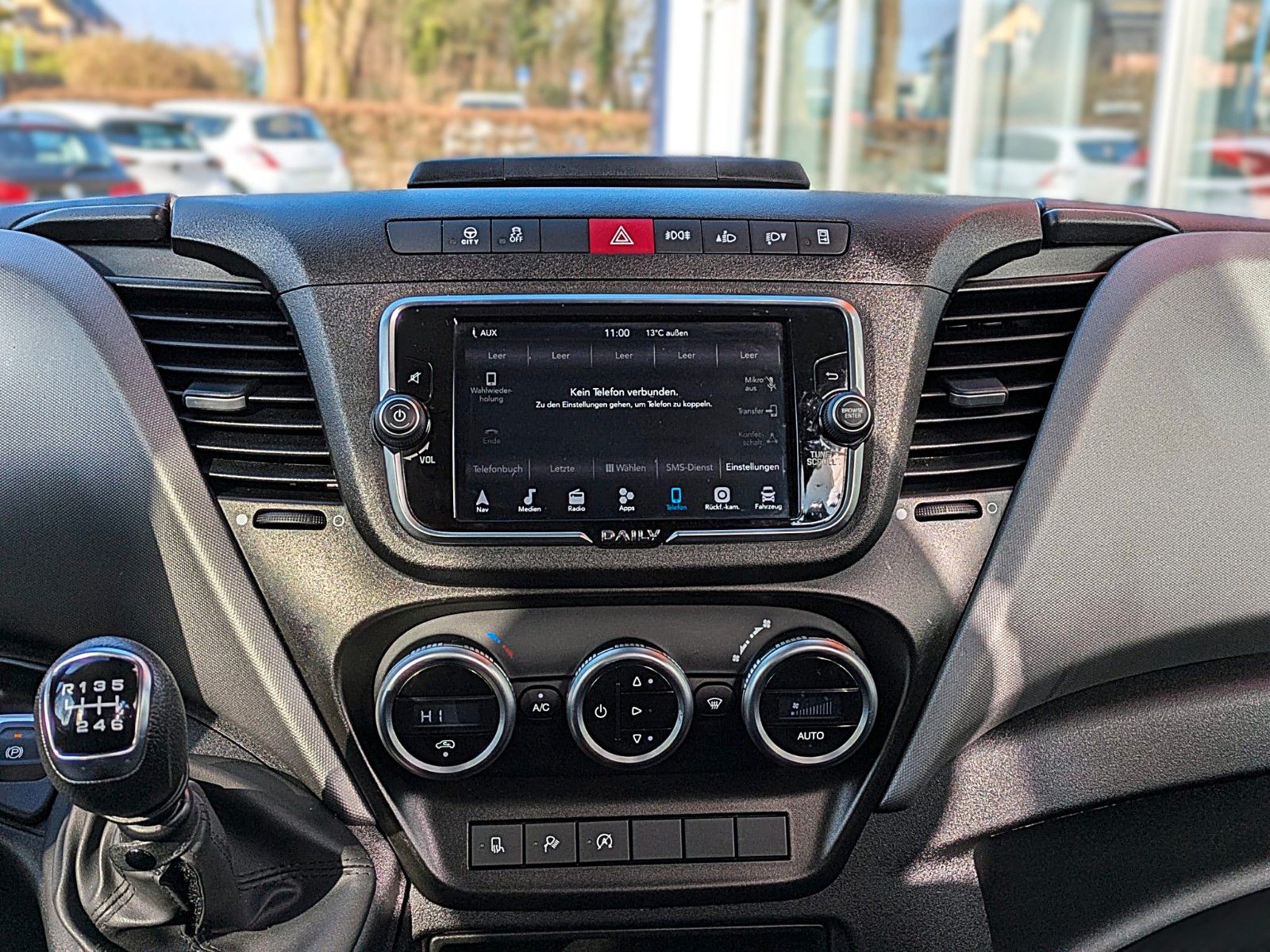 Fahrzeugabbildung Iveco Daily DOKA KASTEN 6 SITZE KLIMA NAVI STANDH. CAM