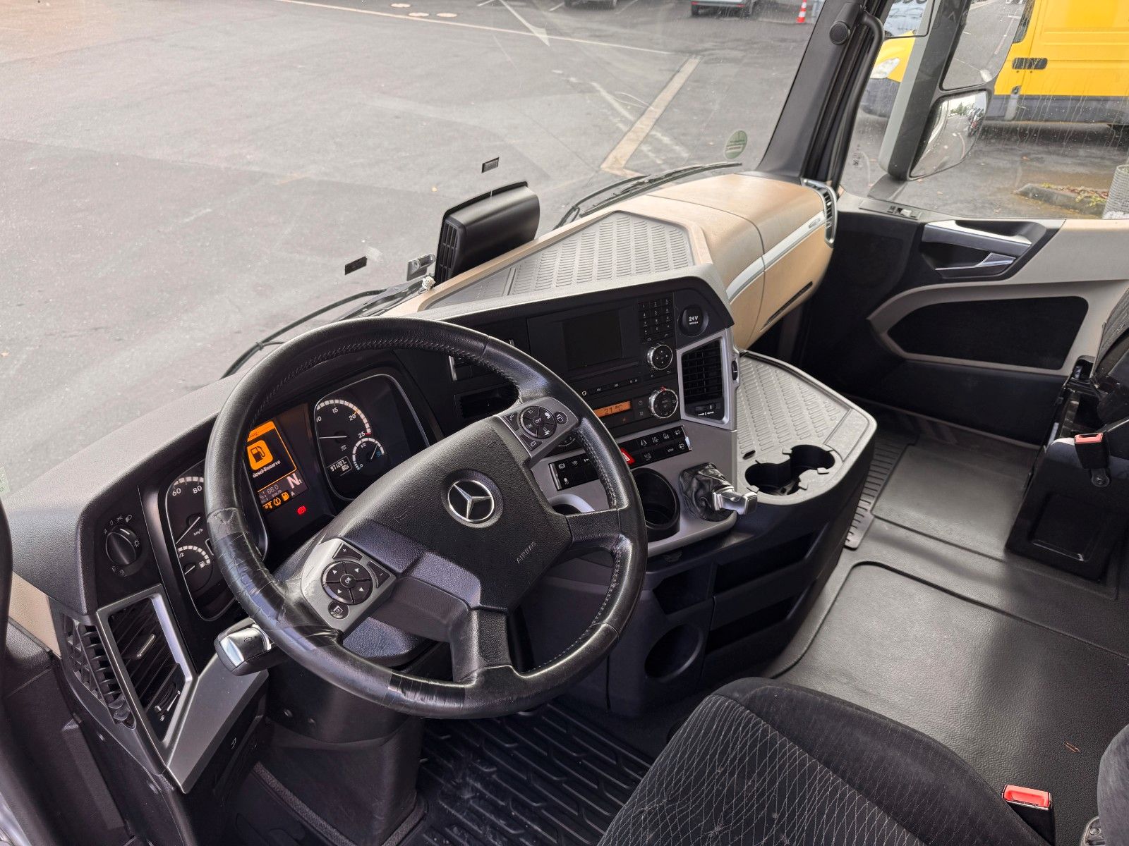 Fahrzeugabbildung Mercedes-Benz Actros 2545LnR 6x2 Retarder BigSpace PPC