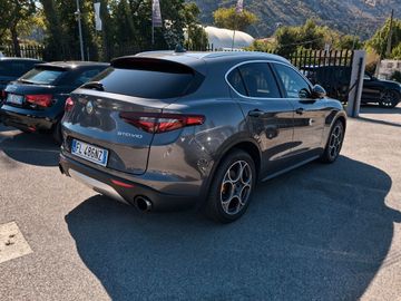 Alfa-Romeo Stelvio - 2
