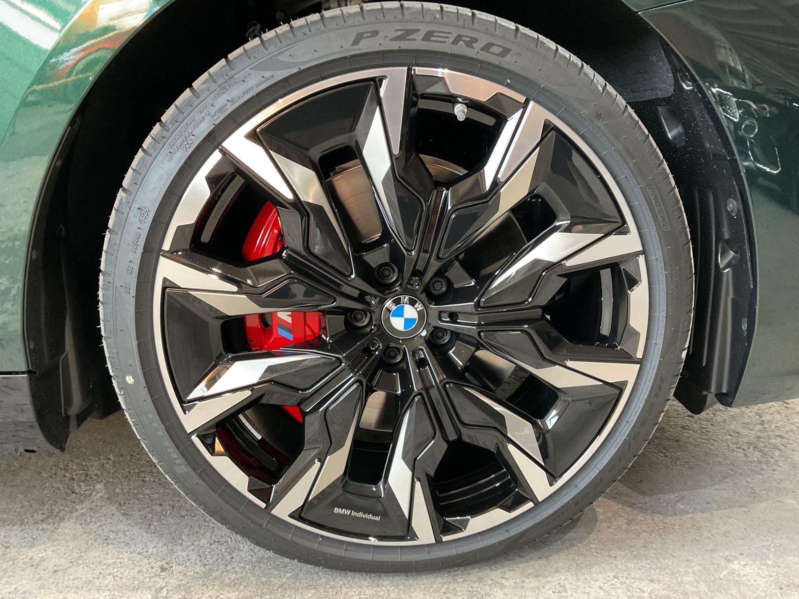 Fahrzeugabbildung BMW 550e xDrive Individuallackierung, 21" Räder, Sit