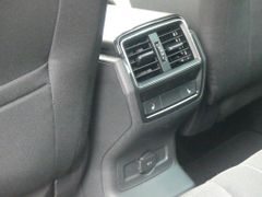 Fahrzeugabbildung Skoda Karoq 2.0l TDI DSG 4x4 Tour *LED*NAV*pACC*SITZHZ
