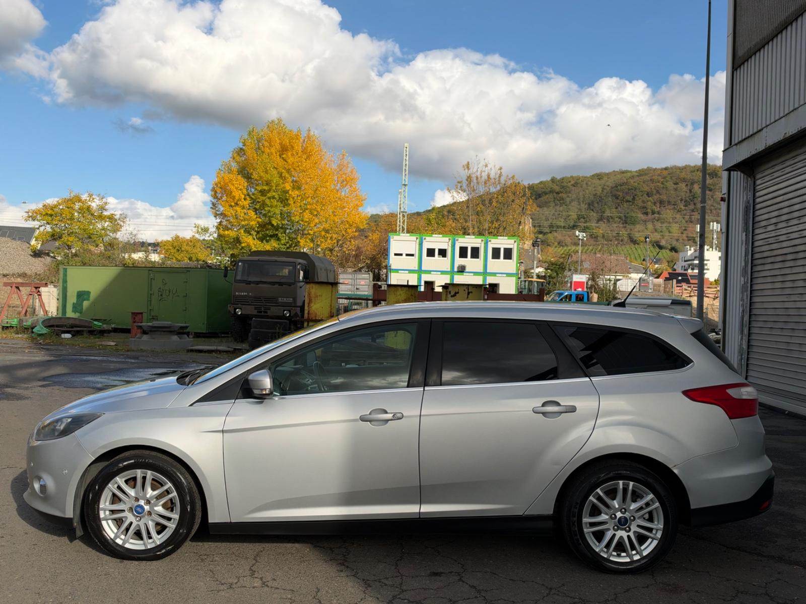 Ford Focus 2014 — photo 8