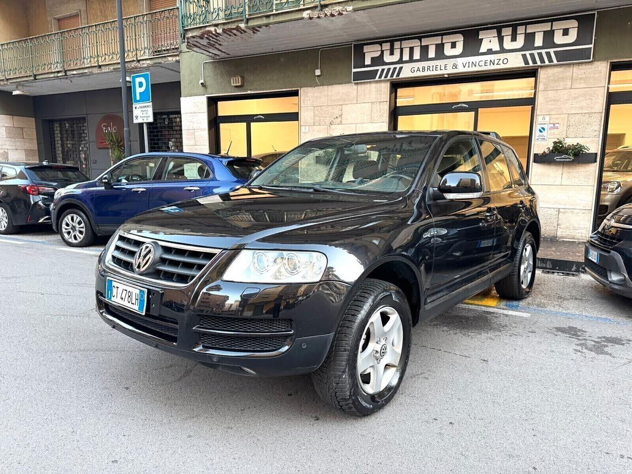 Volkswagen Touareg 2005 — rear view