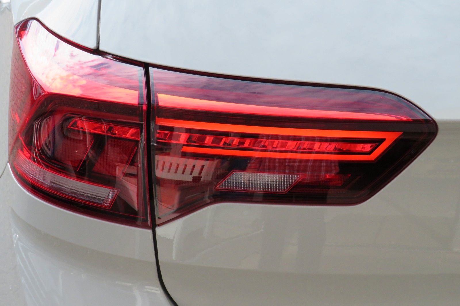 Fahrzeugabbildung Volkswagen T-Roc Life DSG AHK NAVI SITZH. APP-CON. LED 1Hd