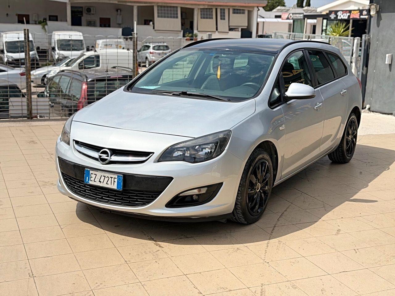 Opel Astra 2015 — rear view