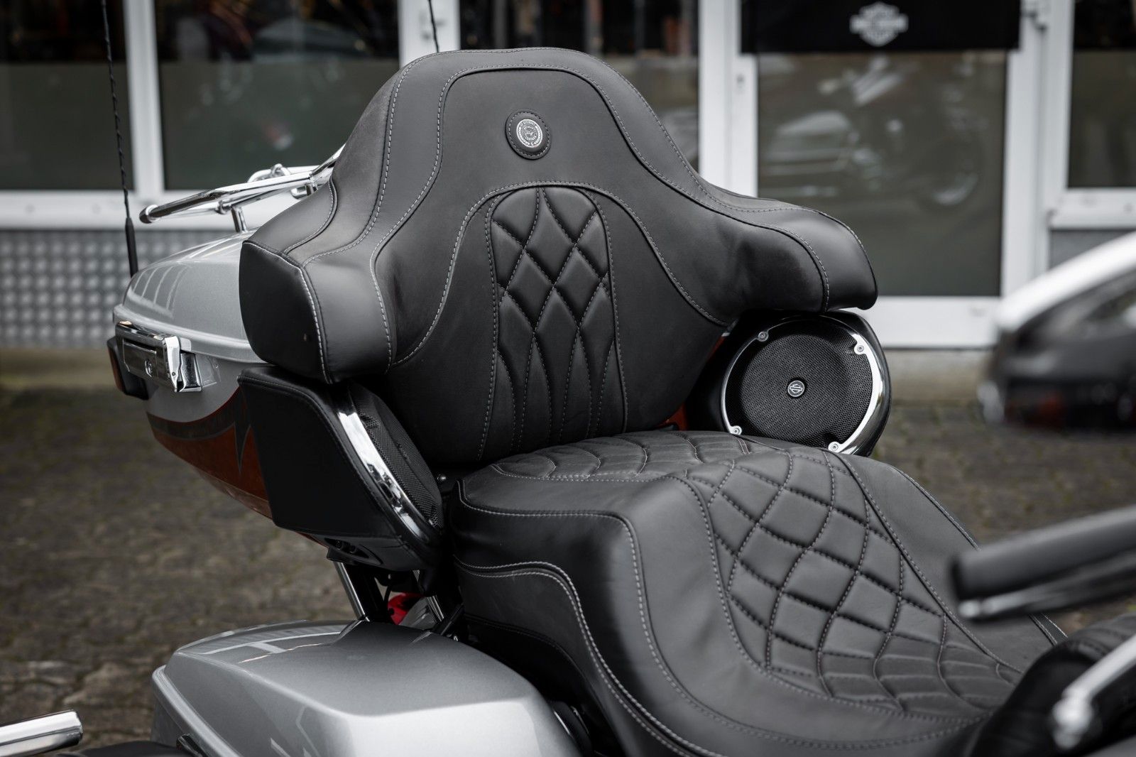 Fahrzeugabbildung Harley-Davidson FLHTKSE CVO E-Glide - V-Triebwerk Gespann