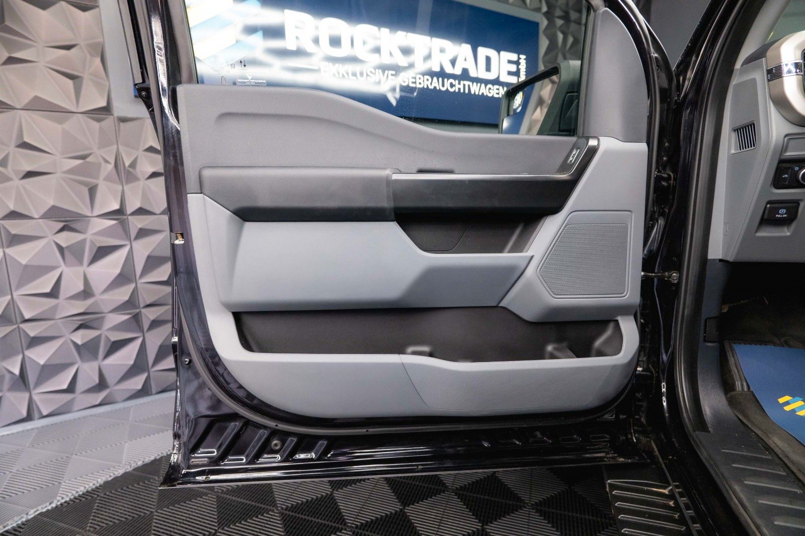 Fahrzeugabbildung Ford F150 5.0L V8 4x4 Offroad SuperCrew RAPTOR 19%