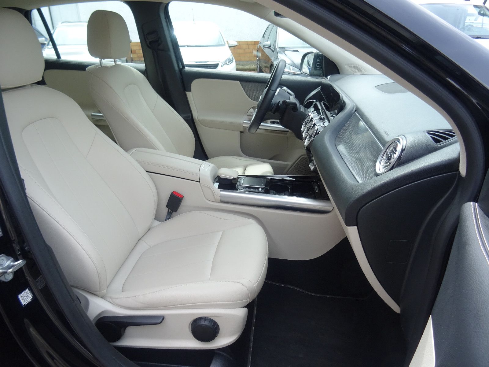 Mercedes-Benz GLA 180 Progressive Leder LED Temp Garantie foto 20