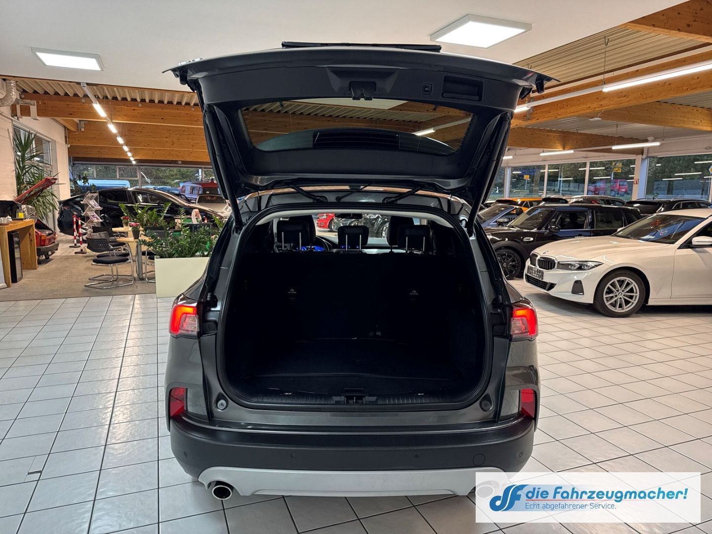 Fahrzeugabbildung Ford Kuga Titanium X HUD Navi Digitales Cockpit Sound