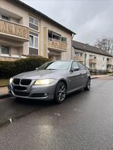 BMW E90 318i - BMW 3er Reihe: E90