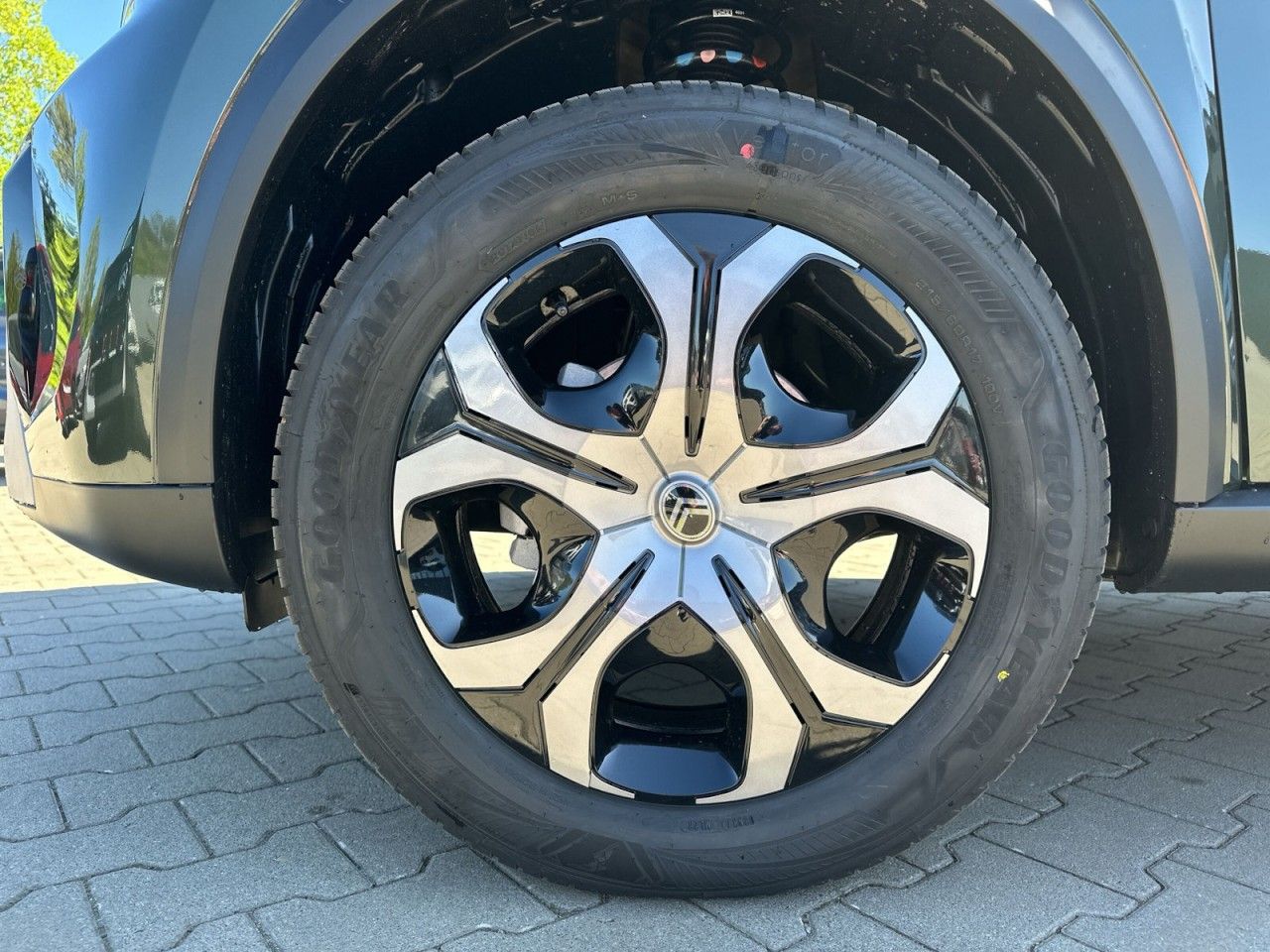 Fahrzeugabbildung Citroën C3 Aircross Turbo 100 PLUS - mit KI generiert/bearbeitet