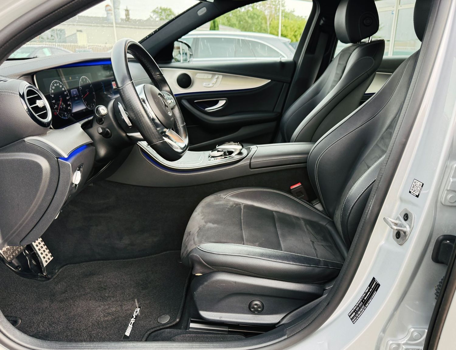 Fahrzeugabbildung Mercedes-Benz E 200 AMG, Multibeam, Memory, 360°, Comand, PTS,