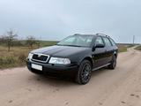 Skoda Octavia Combi 1.8T Elegance Xenon AHK  - Skoda Octavia aus 2002: Kombi