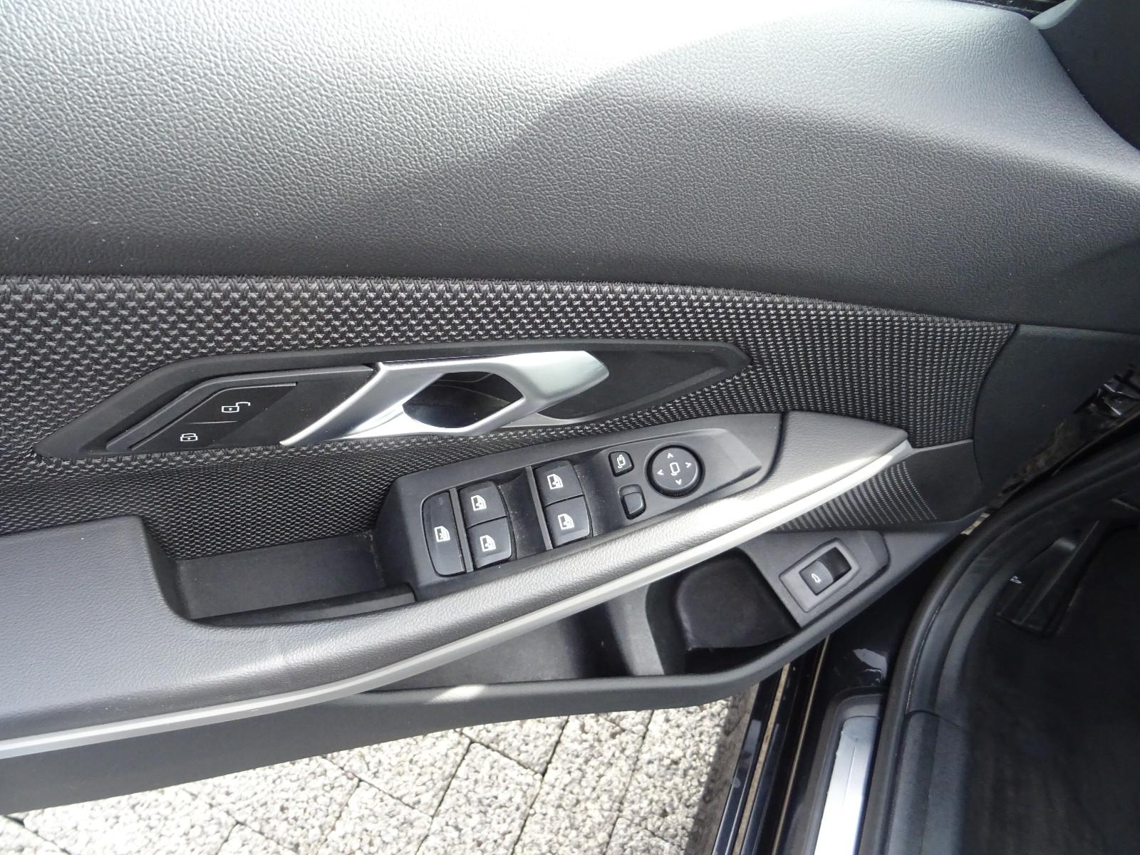 BMW 3 Series iA Touring LED Navi HUD Virt. Kamera Innov., миниатюра 13