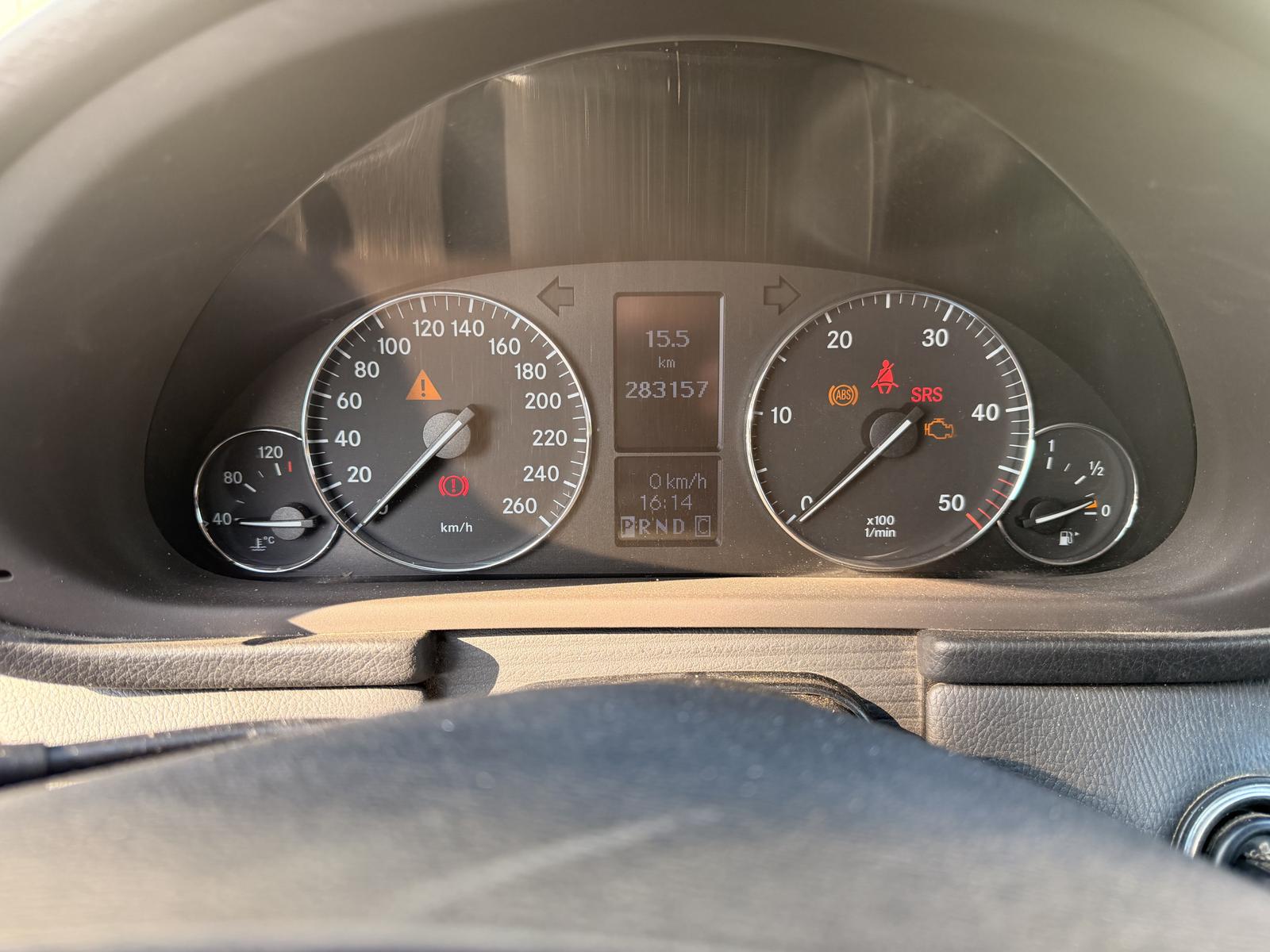 Mercedes-Benz C200 2005 — photo 13