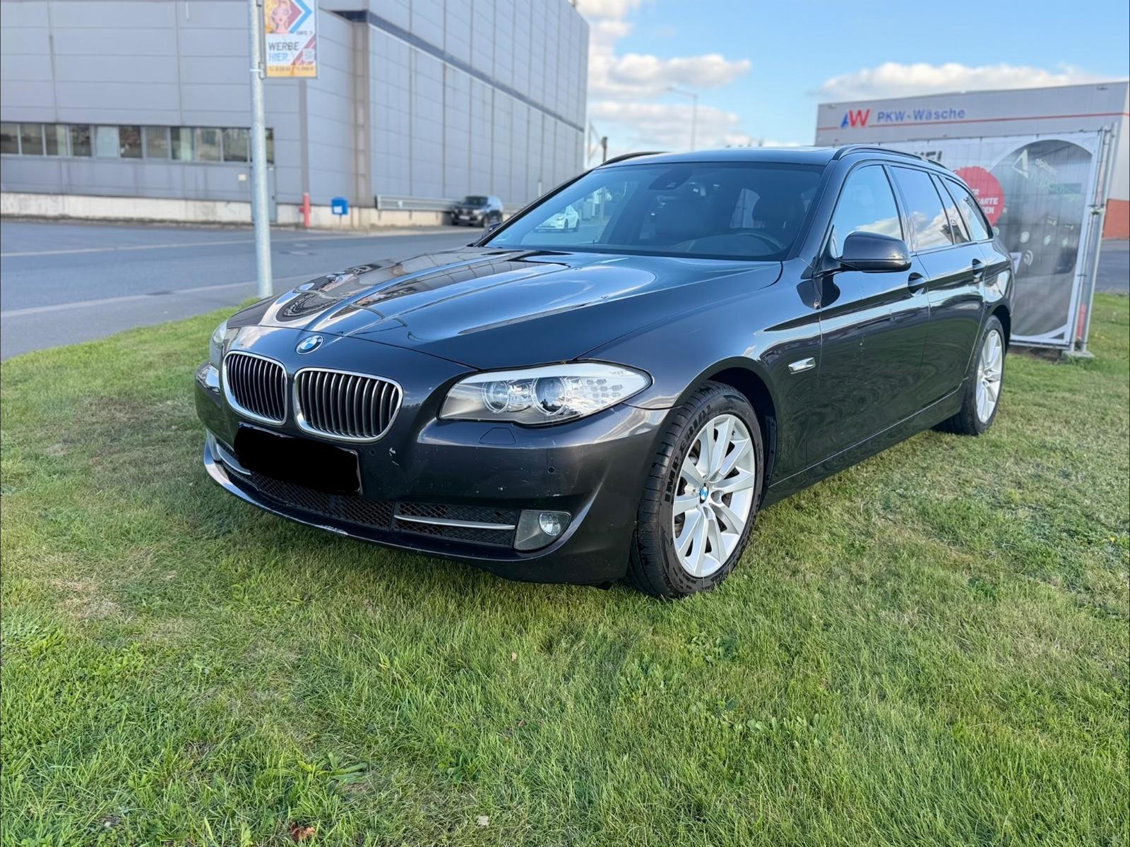 BMW 525 2011 — interior