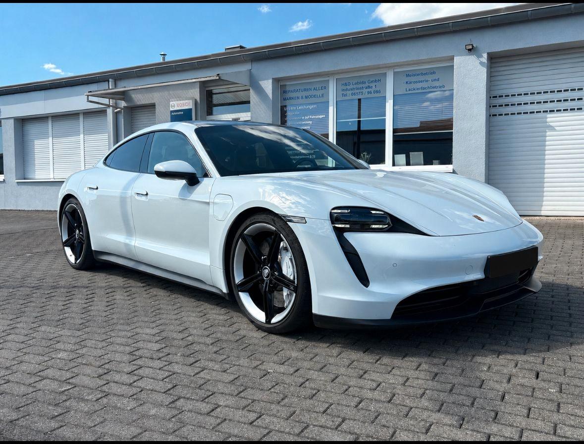 Porsche 4S Performance plus Batt Mission E 21 Zoll