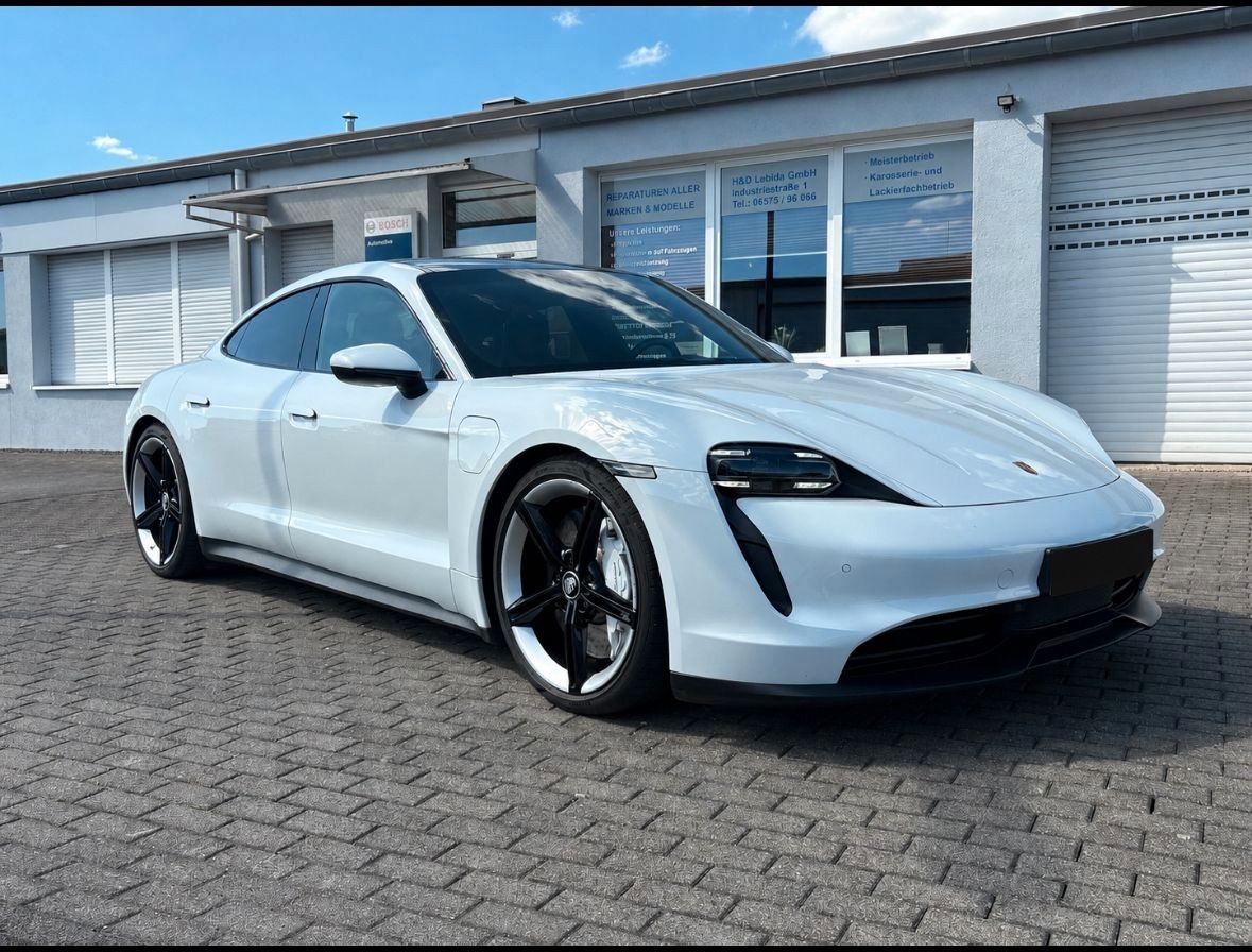 PORSCHE 4S Performance plus Batt Mission E 21 Zoll