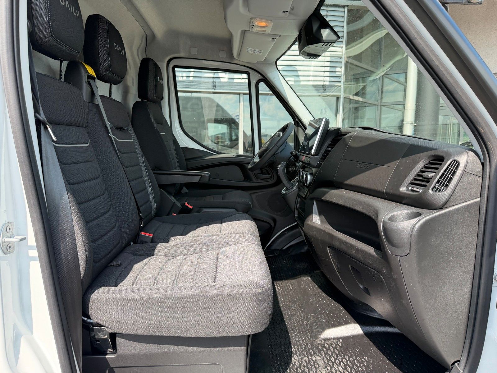 Fahrzeugabbildung Iveco Daily 35C21 HA8 *R4.100mm*AHK*Automatik*LED*