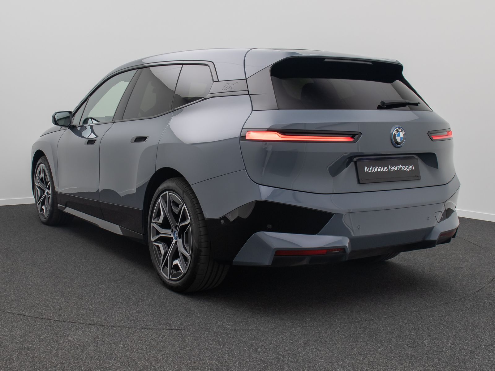 Fahrzeugabbildung BMW iX xD50 360°Laser B&W SoftC SkyLounge DAB 22Zoll