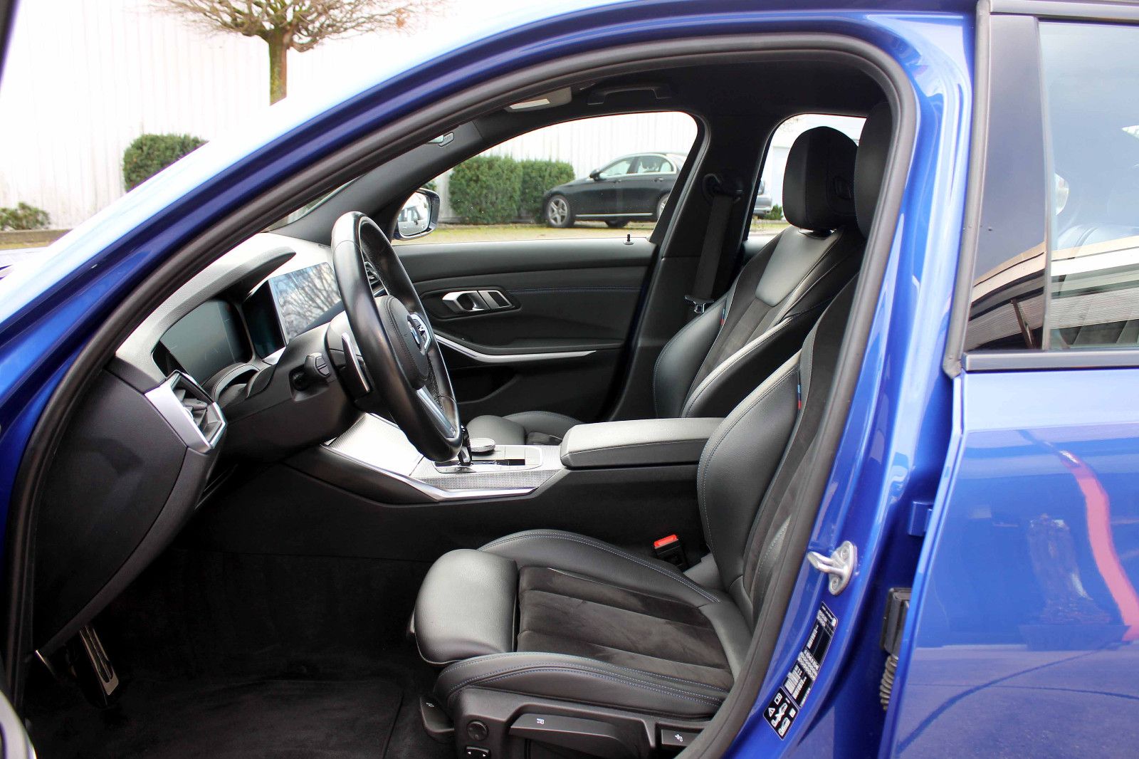 Fahrzeugabbildung BMW 320i xDrive MSport Steptr. Temp PDC KAM LED NAV