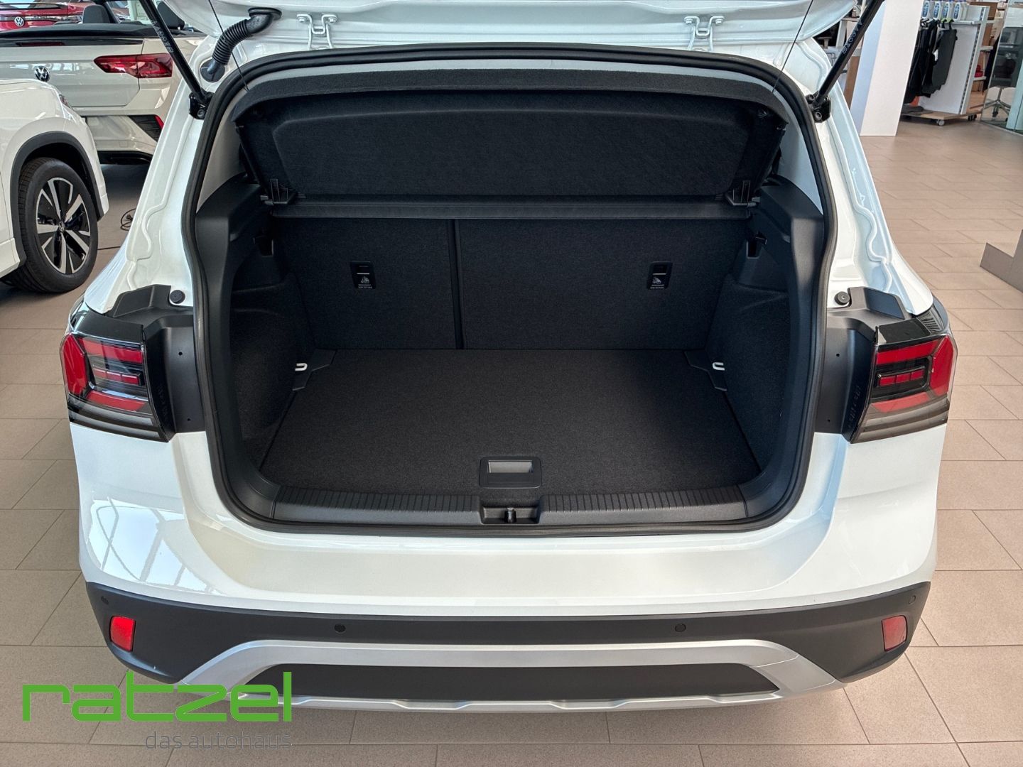 Fahrzeugabbildung Volkswagen T-Cross LIFE 1.0 TSI NAVI+PDC+LED+Allwetterreife