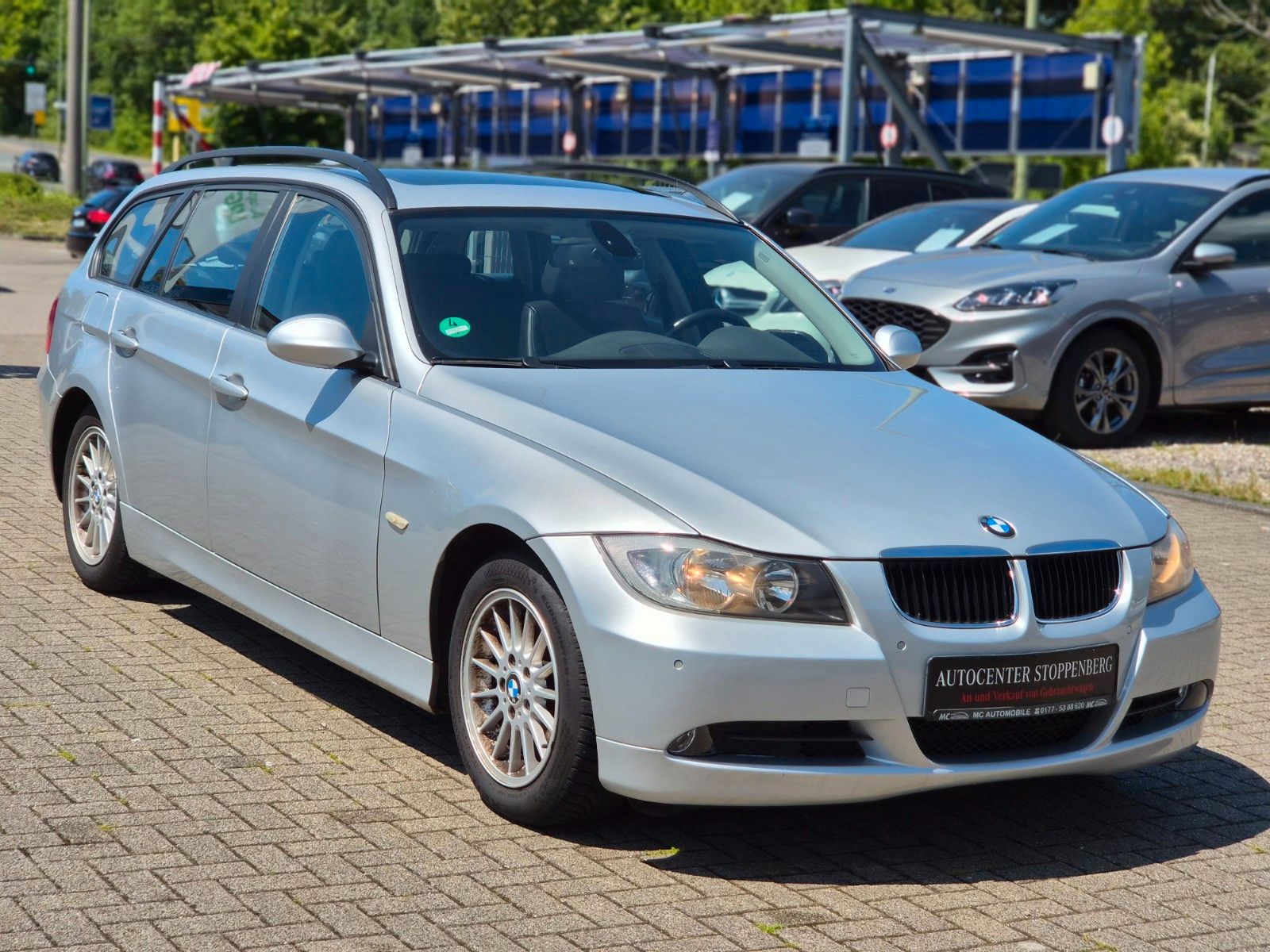 BMW BMW 320i Automatik/Navi/Leder/PDC/2.Hand/Panorama