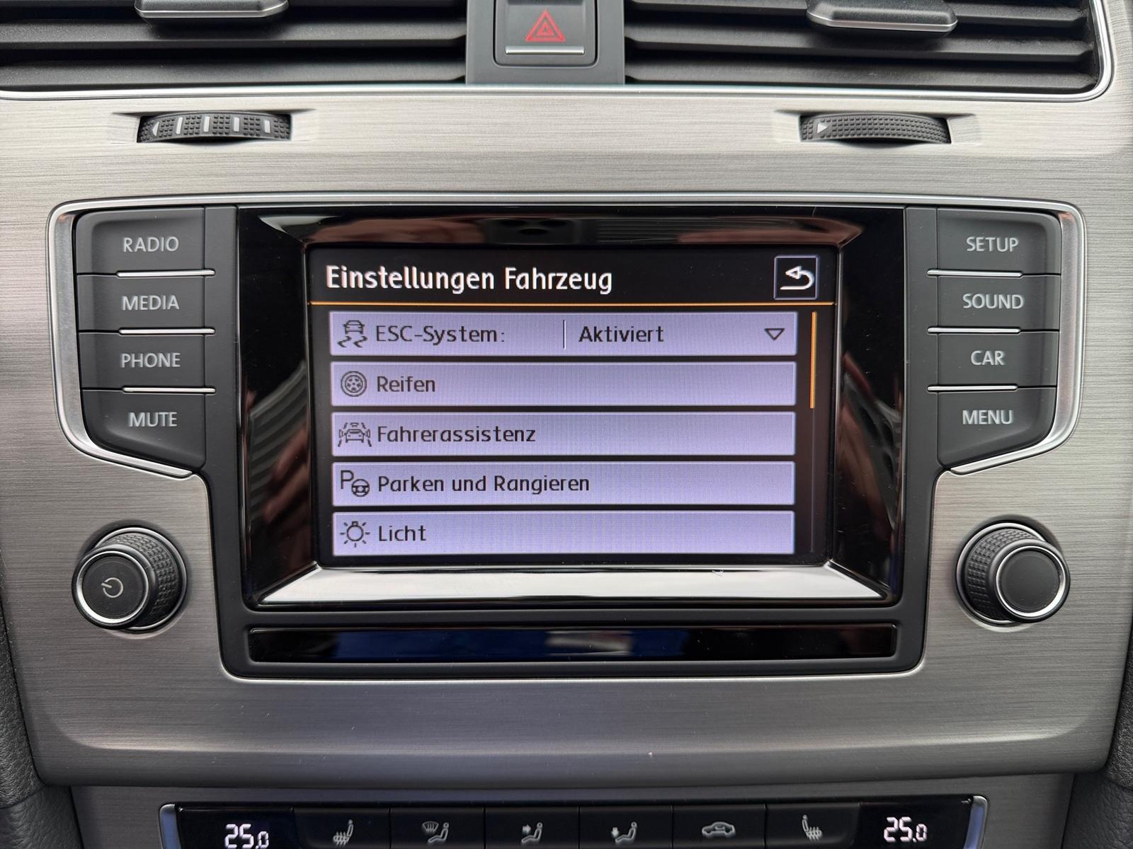 Volkswagen Golf VII Variant 1.4 16V TSI Bi-Xenon AHK PDC