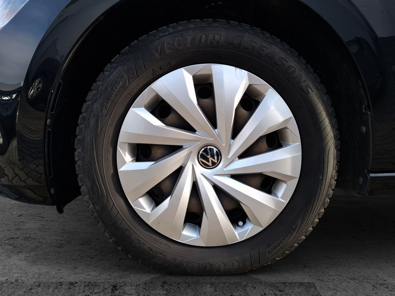 Fahrzeugabbildung Volkswagen Polo 1.0 Trendline Klima DAB SH