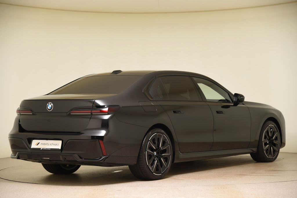 BMW 740