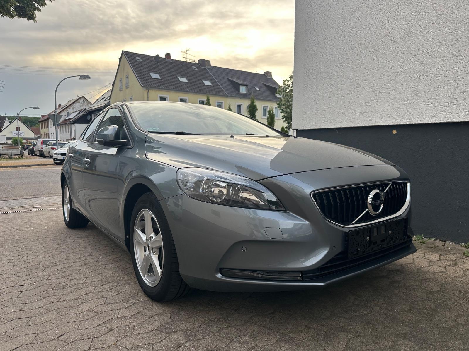 Volvo V40 KINETIC AUT NAVI + SHZ + PDC + TEMP